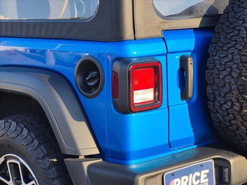 Used 2025 Jeep Wrangler Sport AWD/4WD image 8