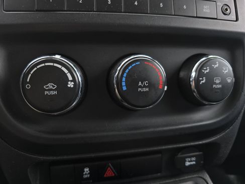 Used 2014 Jeep Compass Sport image 18