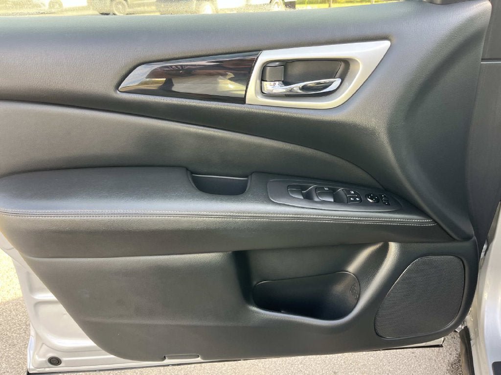 Used 2020 Nissan Pathfinder S FWD image 27
