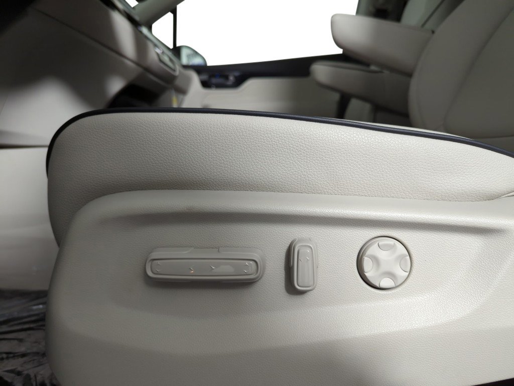 New 2026 Honda Odyssey Touring image 11