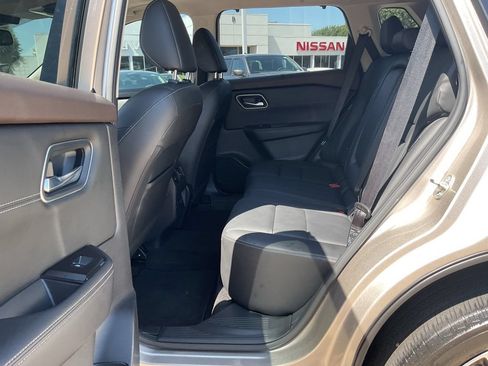 Used 2021 Nissan Rogue SL w/ Premium Package FWD image 11