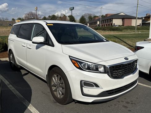Used 2021 Kia Sedona EX image 2