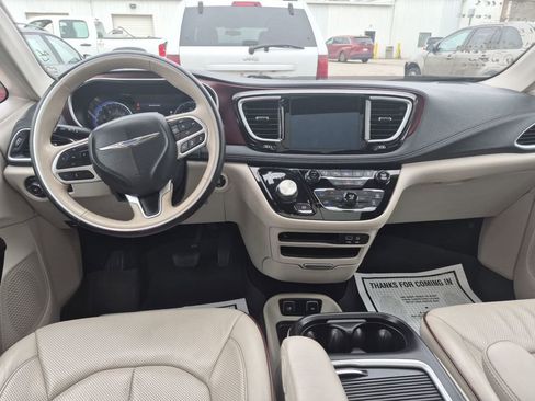Used 2020 Chrysler Pacifica Limited w/ Advanced Safetytec Group FWD image 10