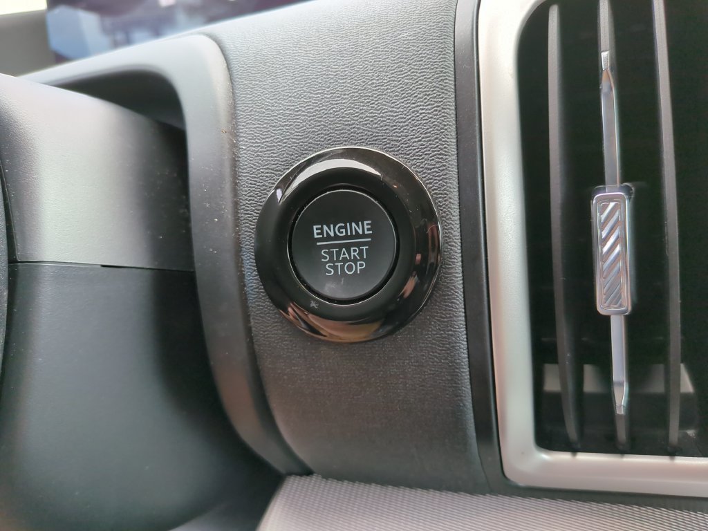 Certified 2025 Ford Expedition Active AWD/4WD image 30