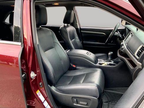 Used 2019 Toyota Highlander Limited Platinum AWD/4WD image 9