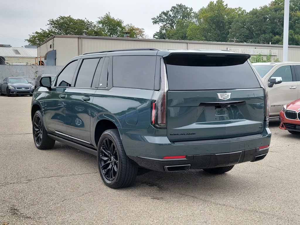 Used 2026 Cadillac Escalade ESV Sport w/ LPO, ONYX Package AWD/4WD image 3