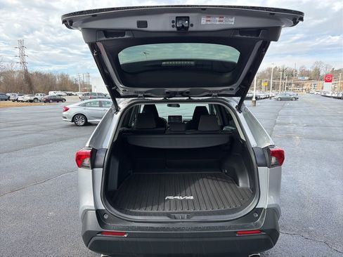 Used 2021 Toyota RAV4 XLE w/ Convenience Package image 17