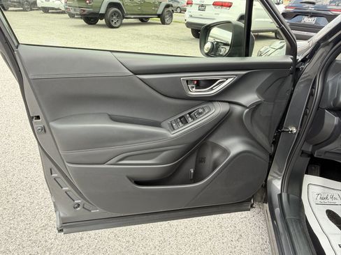 Used 2023 Subaru Forester Premium AWD/4WD image 9