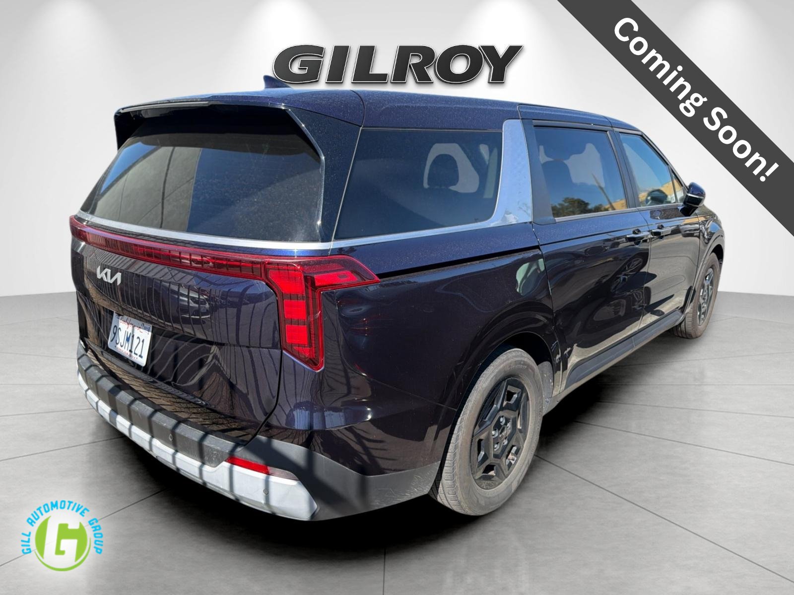 Used 2025 Kia Carnival FWD image 1
