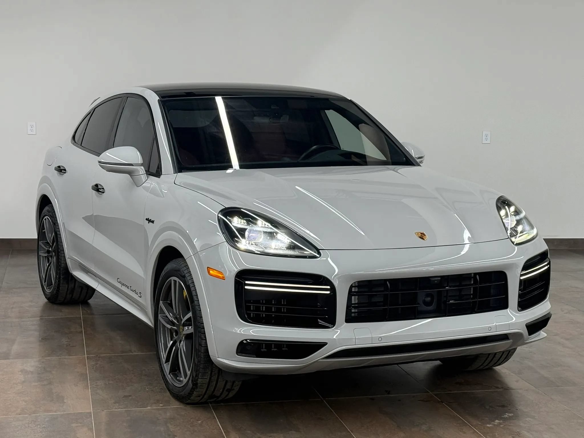 Used 2022 Porsche Cayenne Turbo S w/ Assistance Package AWD/4WD image 12