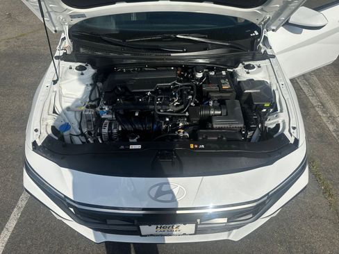Used 2025 Hyundai Elantra SEL image 32