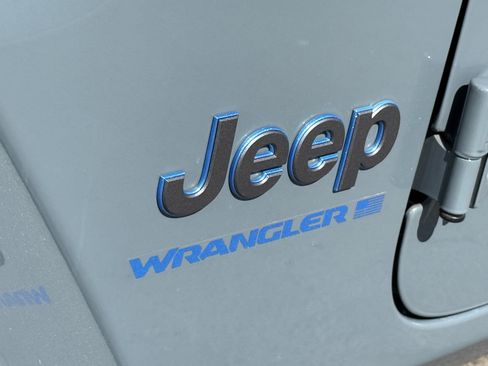 Used 2024 Jeep Wrangler Unlimited w/ Convenience Group AWD/4WD image 4