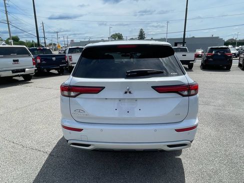 Used 2023 Mitsubishi Outlander SE AWD/4WD image 6
