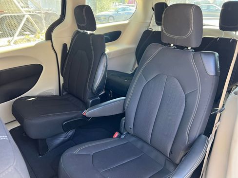 Used 2024 Chrysler Voyager LX image 41