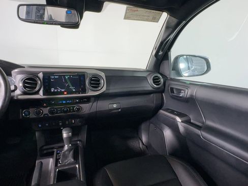 Used 2018 Toyota Tacoma Limited image 29