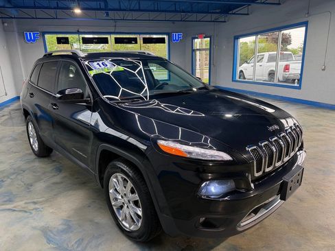 Used 2016 Jeep Cherokee Limited w/ Luxury Group AWD/4WD image 7