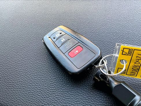 Used 2022 Toyota RAV4 XLE image 14