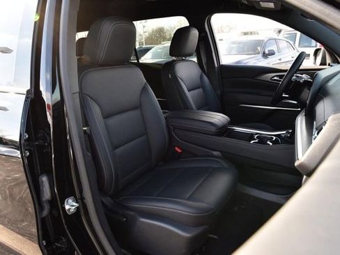 Used 2025 Chevrolet Traverse LT image 22