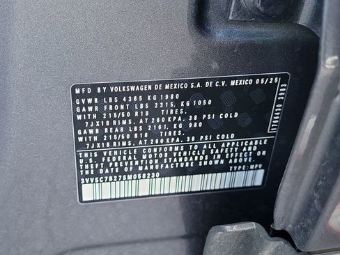 Certified 2025 Volkswagen Taos SE FWD image 33