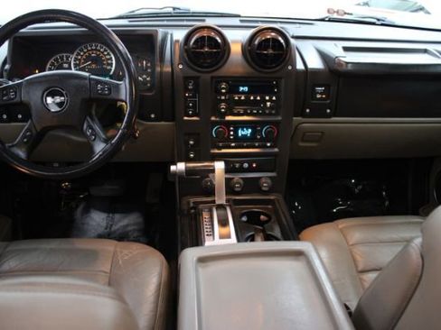 Used 2007 HUMMER H2 Luxury w/ Chrome Appearance Package image 2