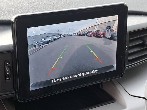 Certified 2022 Ford Explorer XLT w/ Class IV Trailer Tow Package image 17