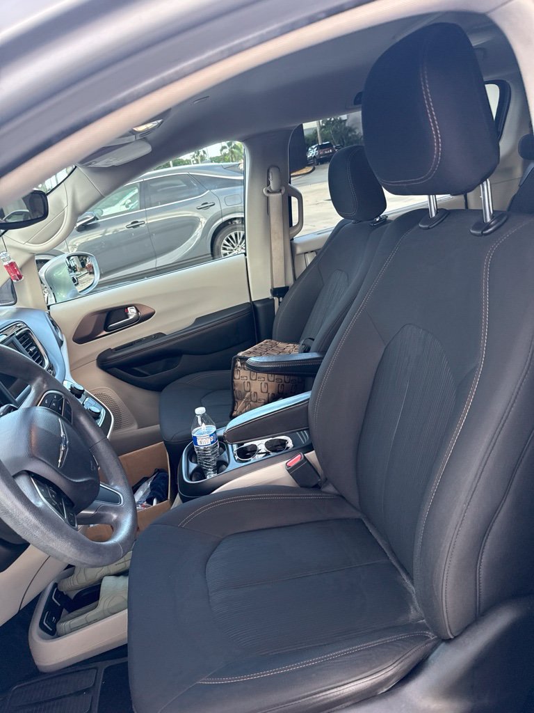 Used 2018 Chrysler Pacifica Touring Plus w/ Tire & Wheel Group FWD image 4