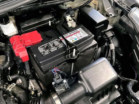 Certified 2025 Nissan Versa SV image 31