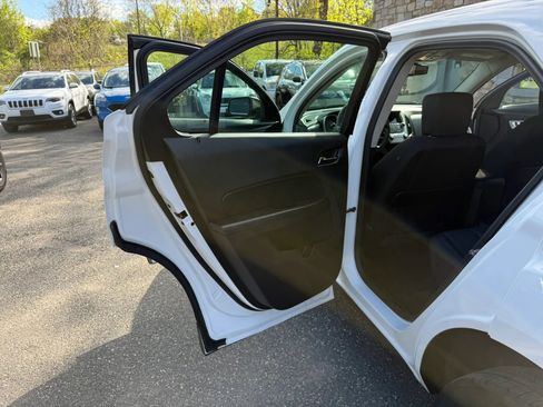 Used 2017 Chevrolet Equinox LS AWD/4WD image 20