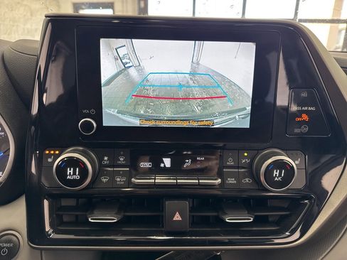Certified 2024 Toyota Highlander XLE image 27
