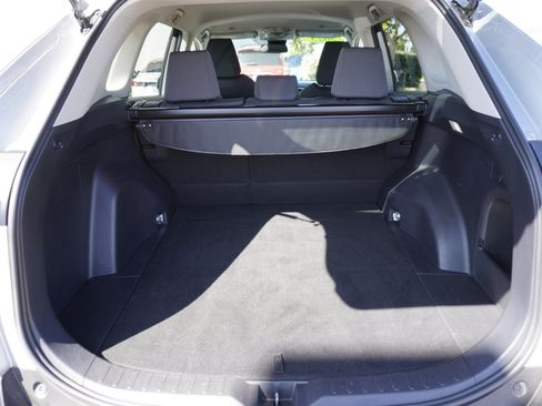 Used 2025 Toyota RAV4 XLE AWD/4WD image 12