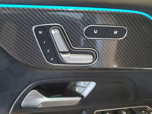 Used 2022 Mercedes-Benz GLB 35 AMG 4MATIC image 24