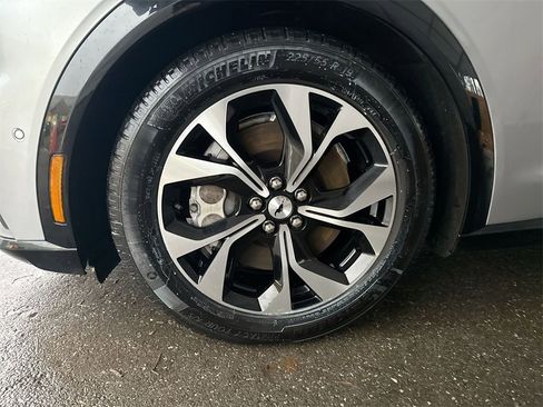 Used 2021 Ford Mustang Mach-E Premium image 19