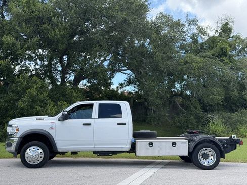 Used 2024 RAM 5500 Tradesman w/ Chrome Appearance Group RWD image 2