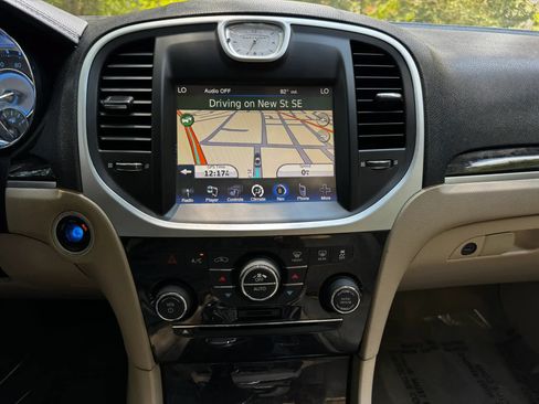 Used 2012 Chrysler 300 Limited RWD image 18