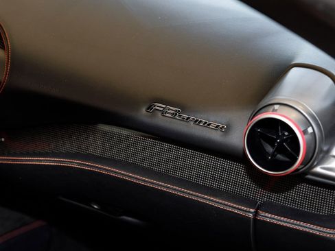 Used 2021 Ferrari F8 Spider RWD image 17