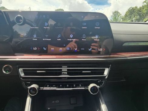 Used 2025 Chevrolet Traverse Z71 w/ LPO, Floor Liner Package AWD/4WD image 39