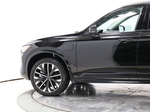 Used 2025 Volvo XC90 T8 Plus w/ Protection Package Premier AWD/4WD image 6