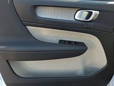 Certified 2024 Volvo XC40 B5 Plus w/ Climate Package image 13