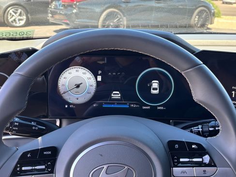 Used 2025 Hyundai Elantra SEL image 31