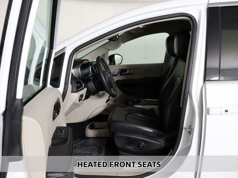 Used 2024 Chrysler Pacifica Touring-L FWD image 7