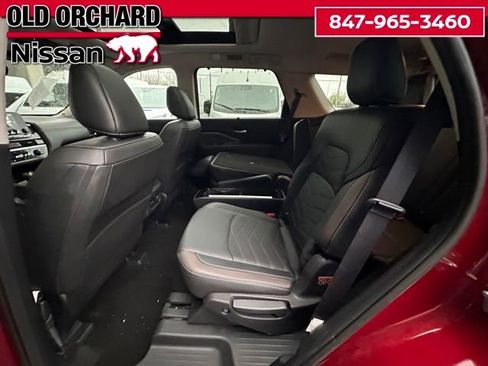Used 2024 Nissan Pathfinder Platinum AWD/4WD image 11