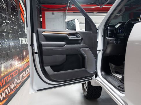 Used 2025 GMC Sierra 2500 Denali image 30