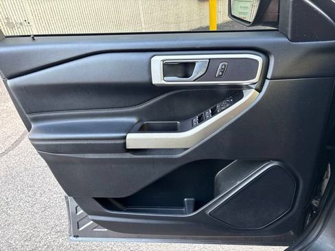 Used 2021 Ford Explorer XLT w/ Equipment Group 202A RWD image 24