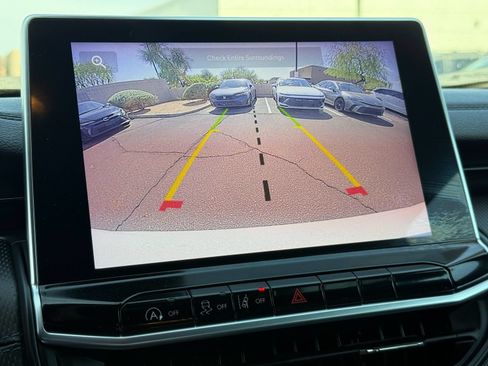 Used 2025 Jeep Compass Latitude w/ Convenience Group AWD/4WD image 22