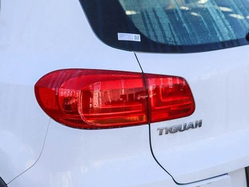 Used 2017 Volkswagen Tiguan S image 8