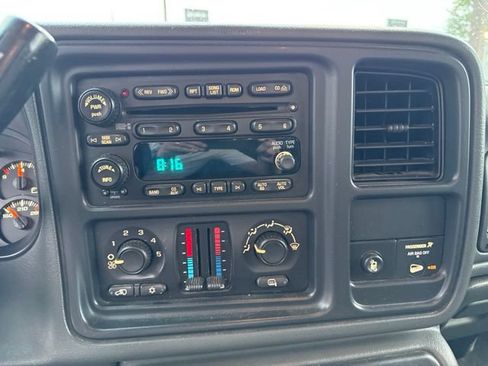 Used 2005 GMC Sierra 2500 SLT w/ Snow Plow Prep Package AWD/4WD image 15