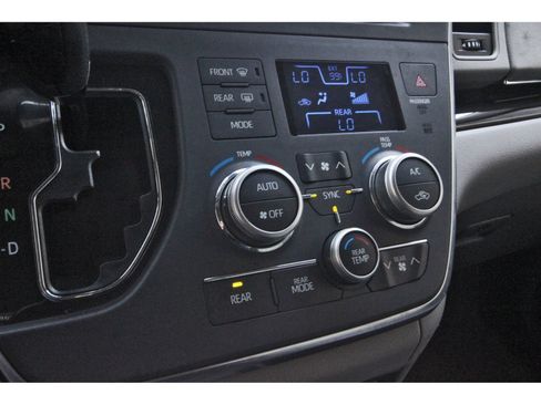 Used 2019 Toyota Sienna XLE w/ XLE Navigation Package FWD image 29