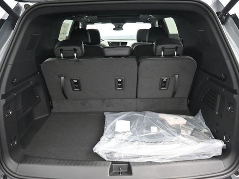 New 2026 Chevrolet Traverse LT w/ Sun and Wheel Package FWD image 31