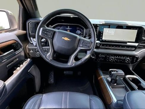 Used 2023 Chevrolet Silverado 1500 High Country w/ Technology Package AWD/4WD image 8