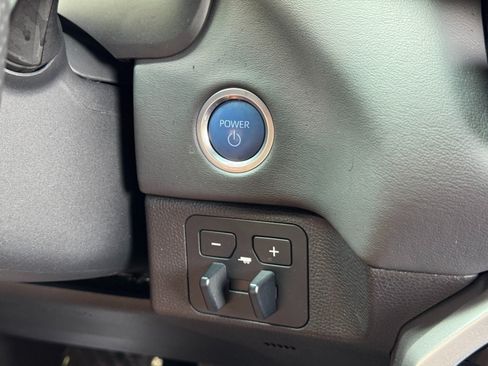 Used 2024 Toyota Sequoia Platinum AWD/4WD image 25
